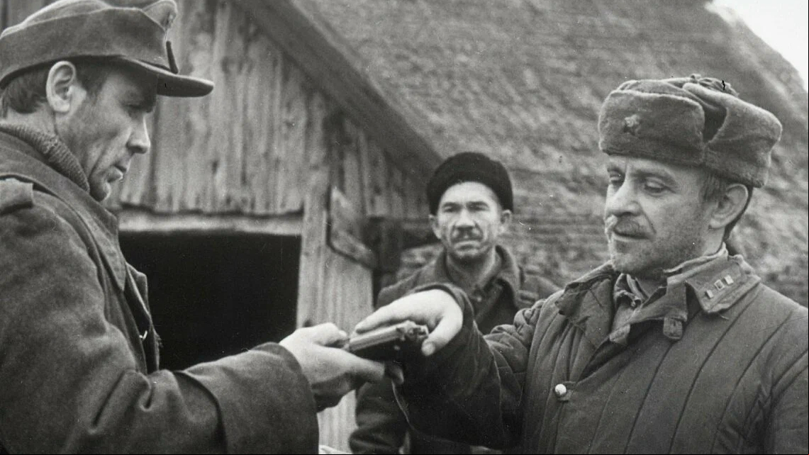 кадр из фильма «Проверка на дорогах»