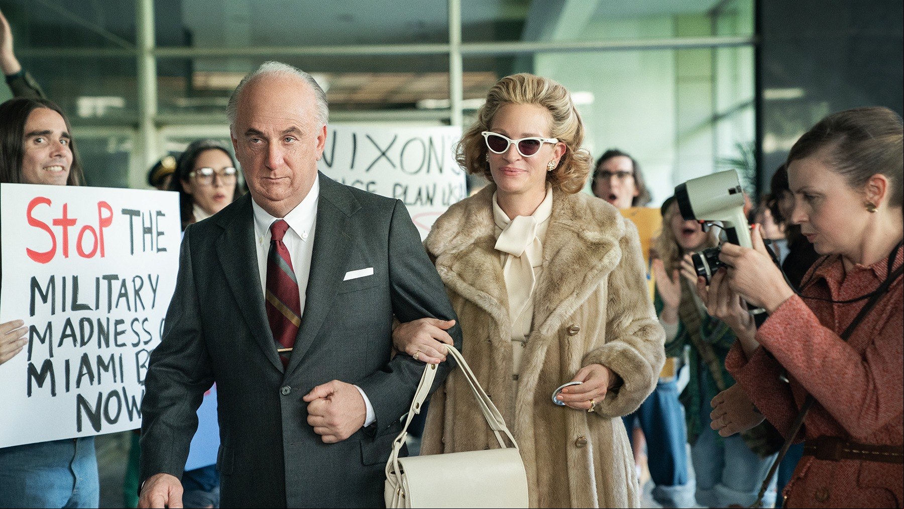 кадр из сериала «Газлайт»